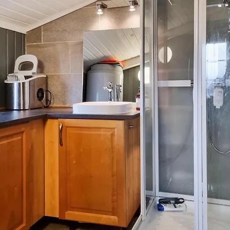 3 Bedroom Stunning In Casa vacanze Fossdal